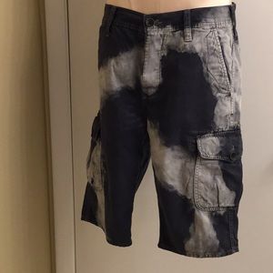 True religion men’s cargo faded look print shorts